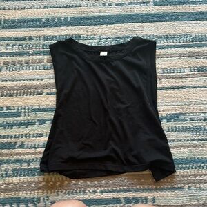 Black cropped athletic tank. Worn a couple times. Size M. Good condition
